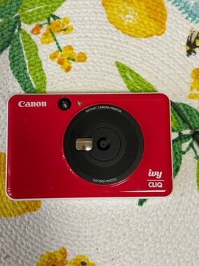 Canon Ivy CLIQ Instant Camera Printer in Red